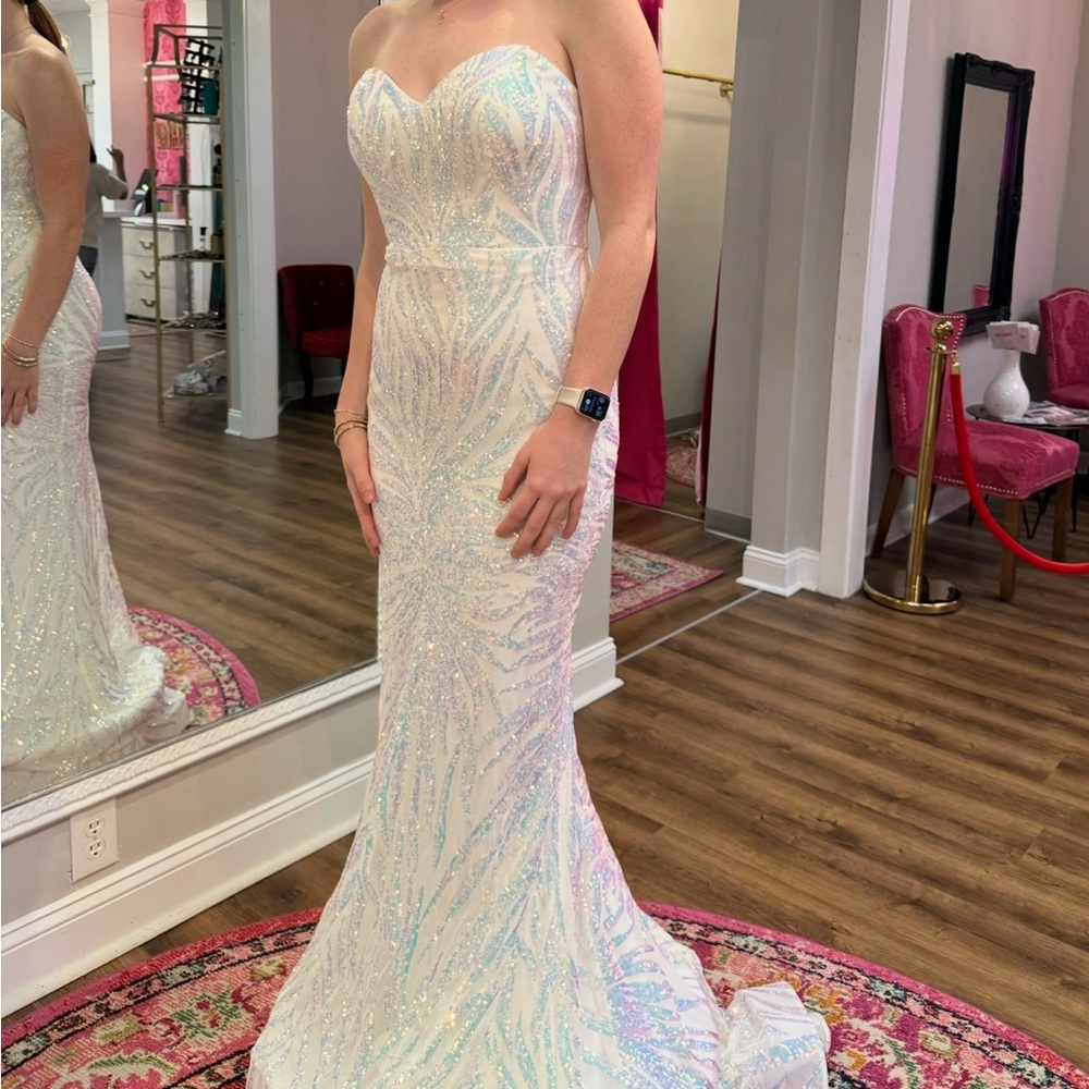 Elegant White Strapless Sparkling Formal Prom Gown